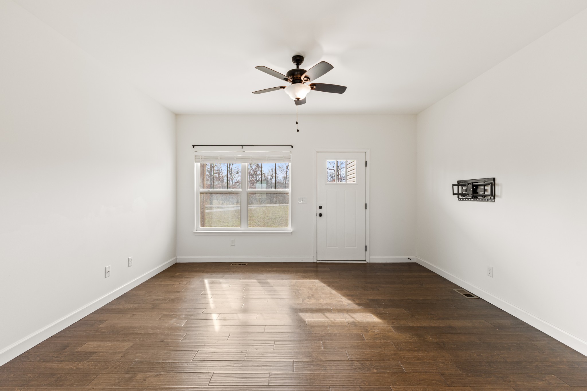 819 Hooper Road Charlotte, TN 37036 - Photo 6 of 27