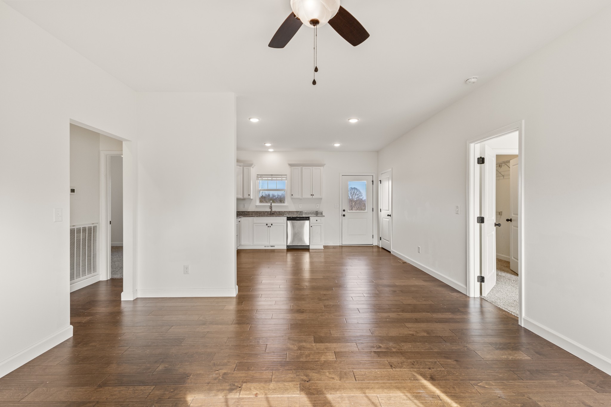 819 Hooper Road Charlotte, TN 37036 - Photo 7 of 27