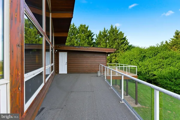 $799,500 | 2 Digit Lane, Bunker Hill, WV 25413