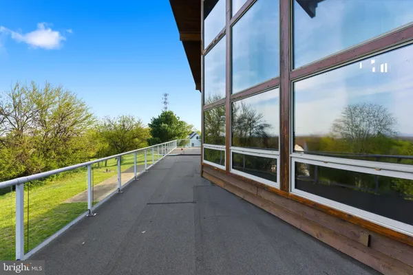 $799,500 | 2 Digit Lane, Bunker Hill, WV 25413