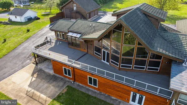 $799,500 | 2 Digit Lane, Bunker Hill, WV 25413