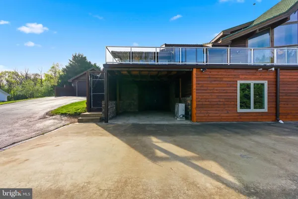 $799,500 | 2 Digit Lane, Bunker Hill, WV 25413