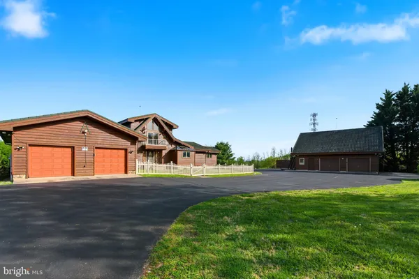$799,500 | 2 Digit Lane, Bunker Hill, WV 25413