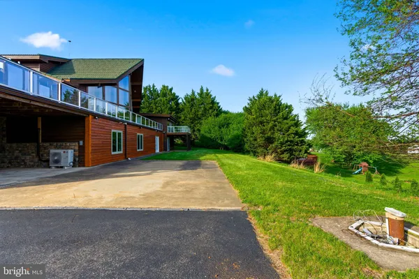 $799,500 | 2 Digit Lane, Bunker Hill, WV 25413