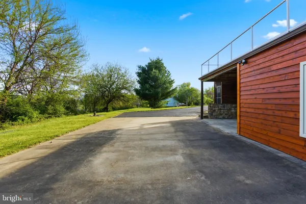 $799,500 | 2 Digit Lane, Bunker Hill, WV 25413