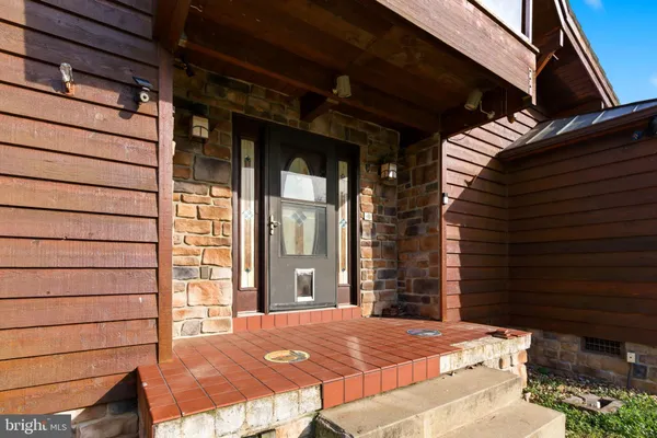 $799,500 | 2 Digit Lane, Bunker Hill, WV 25413