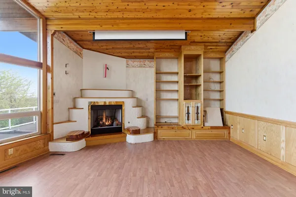 $799,500 | 2 Digit Lane, Bunker Hill, WV 25413