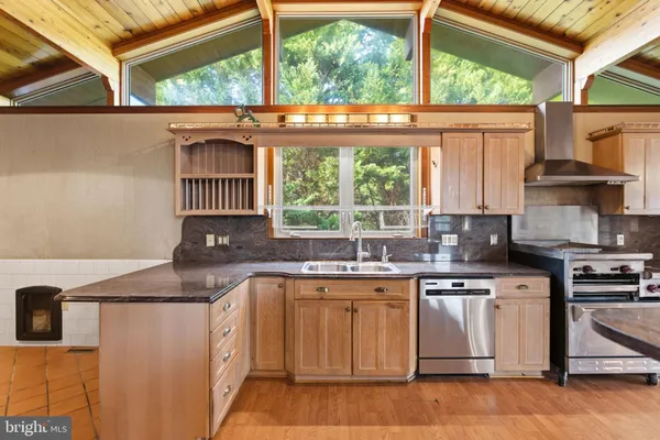 $799,500 | 2 Digit Lane, Bunker Hill, WV 25413