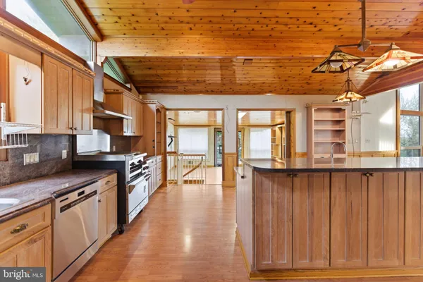 $799,500 | 2 Digit Lane, Bunker Hill, WV 25413