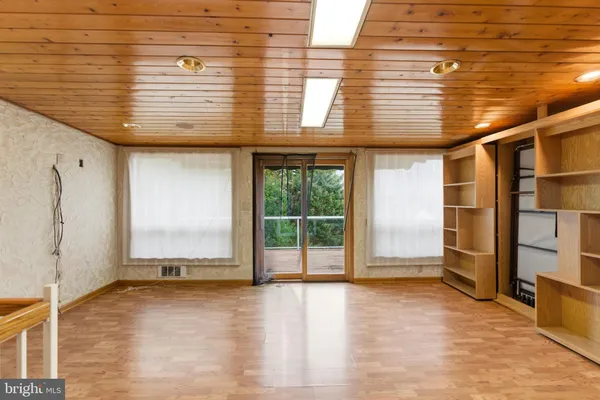 $799,500 | 2 Digit Lane, Bunker Hill, WV 25413