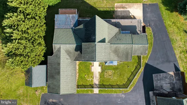 $799,500 | 2 Digit Lane, Bunker Hill, WV 25413