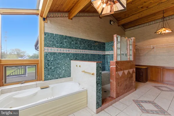 $799,500 | 2 Digit Lane, Bunker Hill, WV 25413