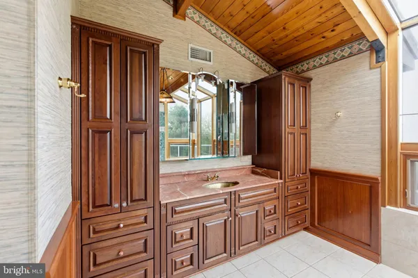 $799,500 | 2 Digit Lane, Bunker Hill, WV 25413