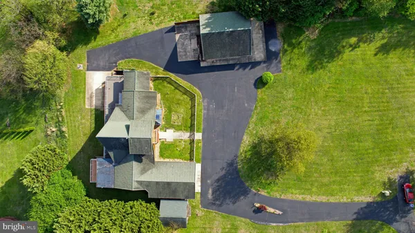 $799,500 | 2 Digit Lane, Bunker Hill, WV 25413