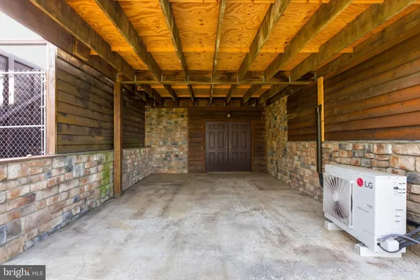 $799,500 | 2 Digit Lane, Bunker Hill, WV 25413
