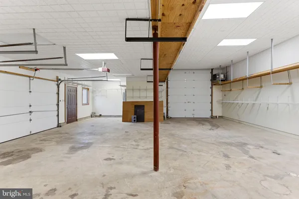 $799,500 | 2 Digit Lane, Bunker Hill, WV 25413
