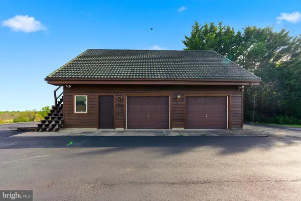 $799,500 | 2 Digit Lane, Bunker Hill, WV 25413