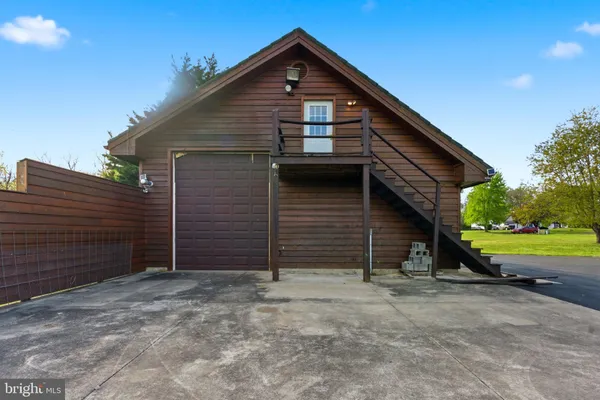 $799,500 | 2 Digit Lane, Bunker Hill, WV 25413