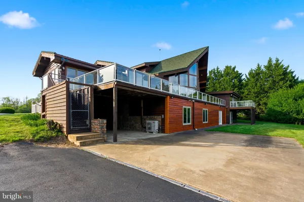 $799,500 | 2 Digit Lane, Bunker Hill, WV 25413