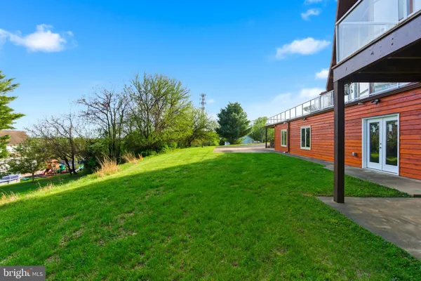 $799,500 | 2 Digit Lane, Bunker Hill, WV 25413