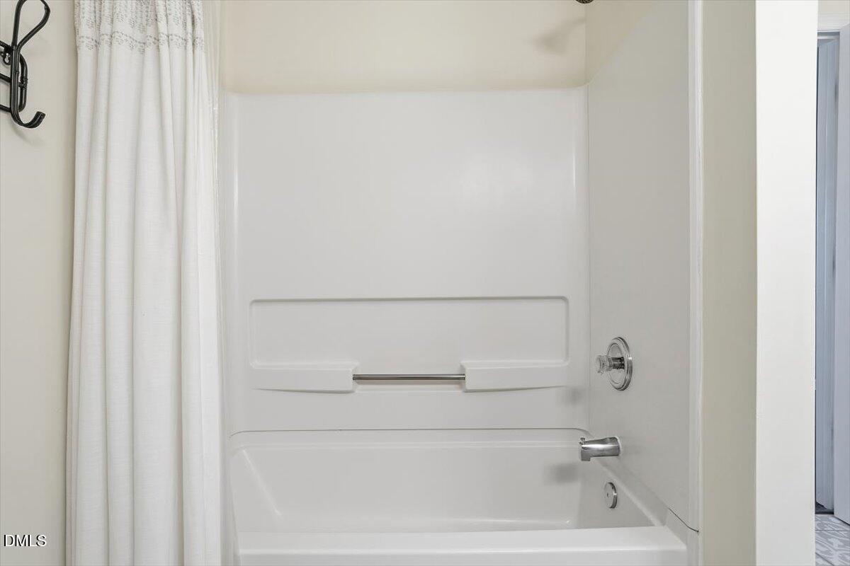 5531 Crabtree Park Court Raleigh, NC 27612 - Photo 28 of 41 a bathroom with a bathtub