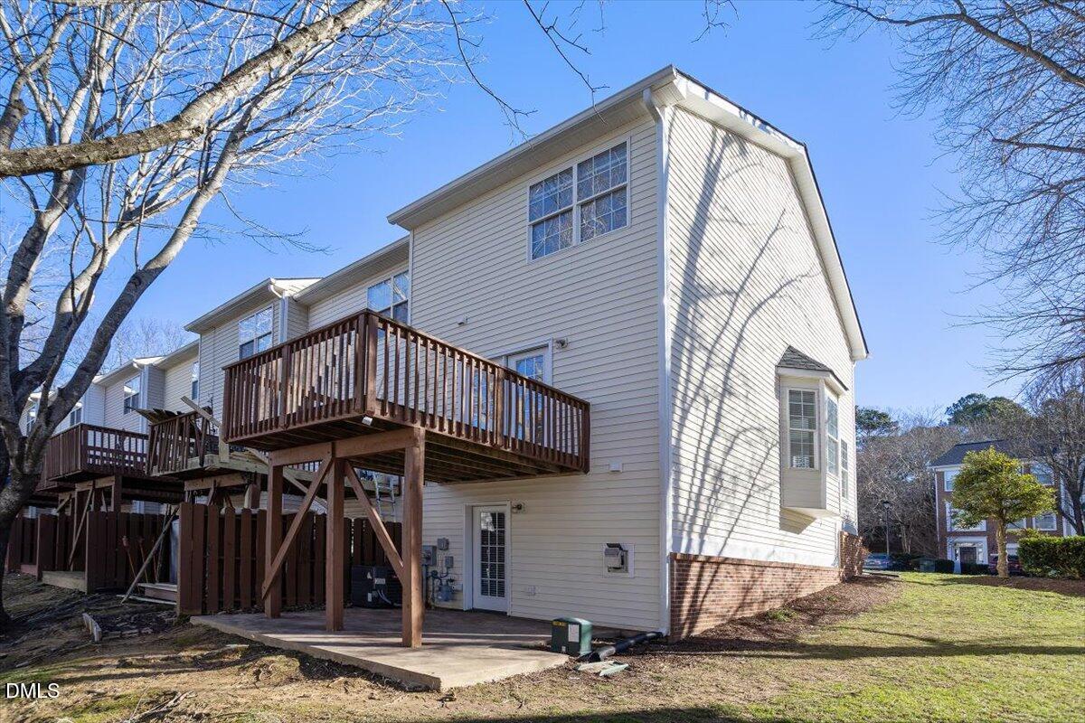 5531 Crabtree Park Court Raleigh, NC 27612 - Photo 38 of 41 a front view of a house