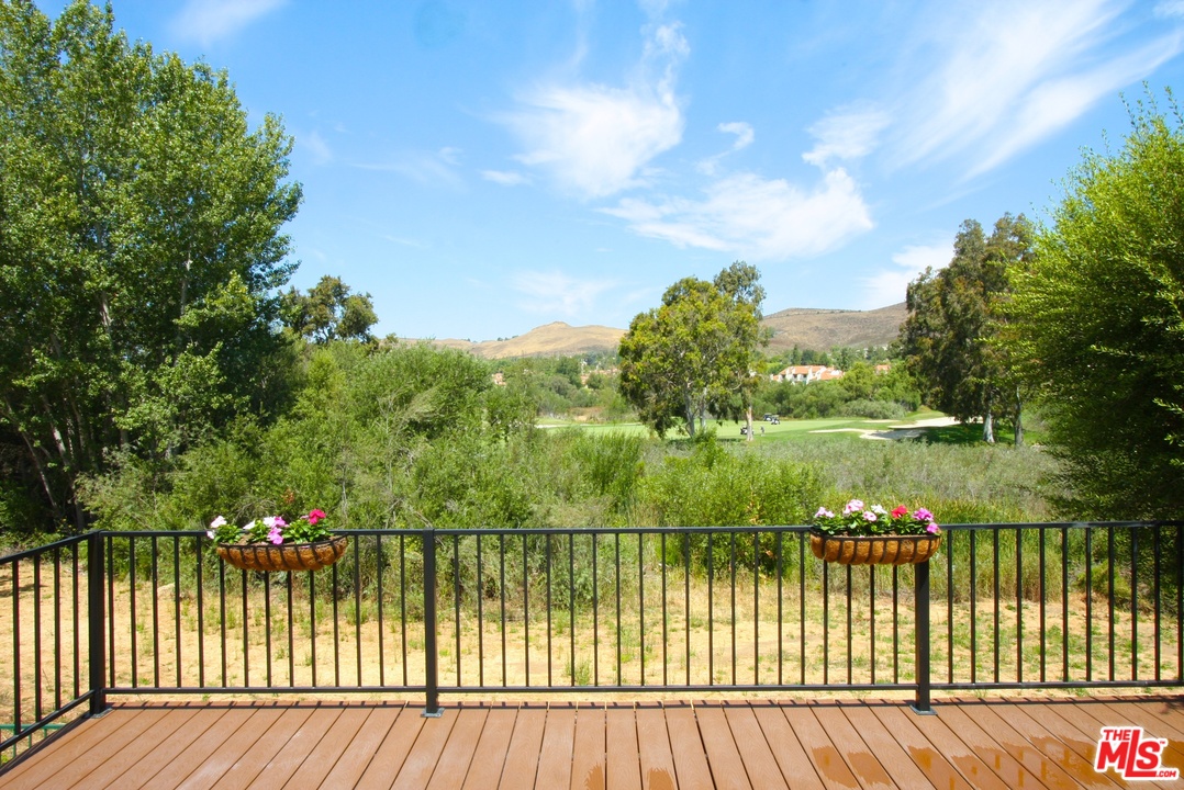 553 Fairfield Road Simi Valley, CA 93065 - Photo 2 of 49