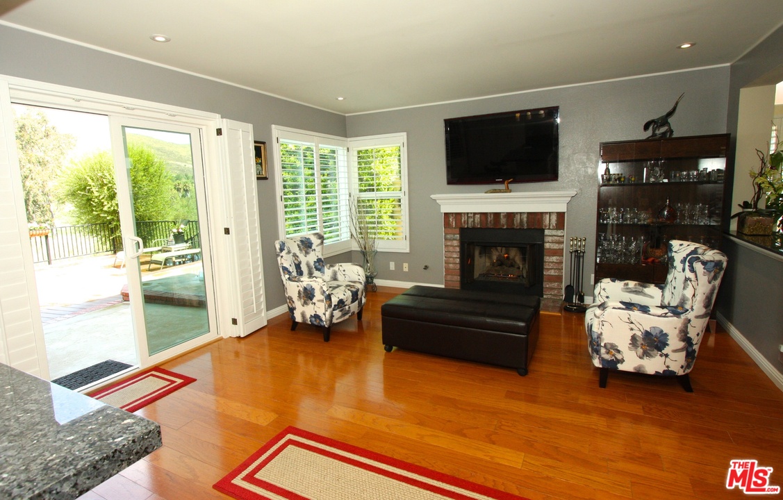 553 Fairfield Road Simi Valley, CA 93065 - Photo 14 of 49