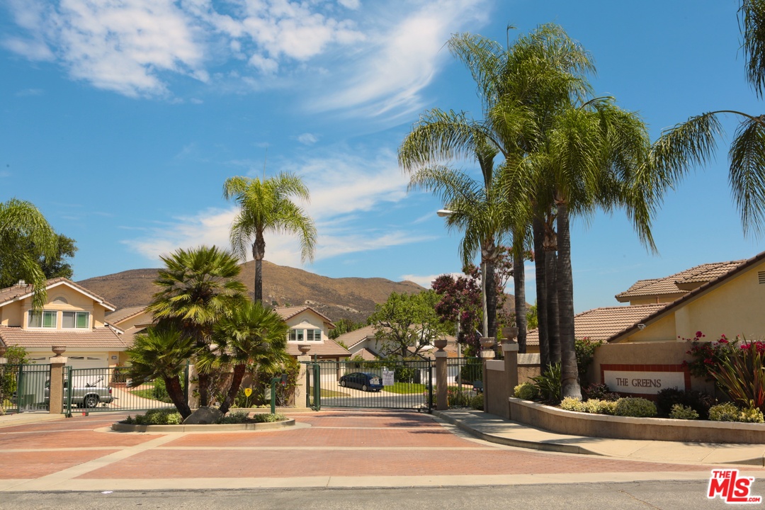 553 Fairfield Road Simi Valley, CA 93065 - Photo 3 of 49