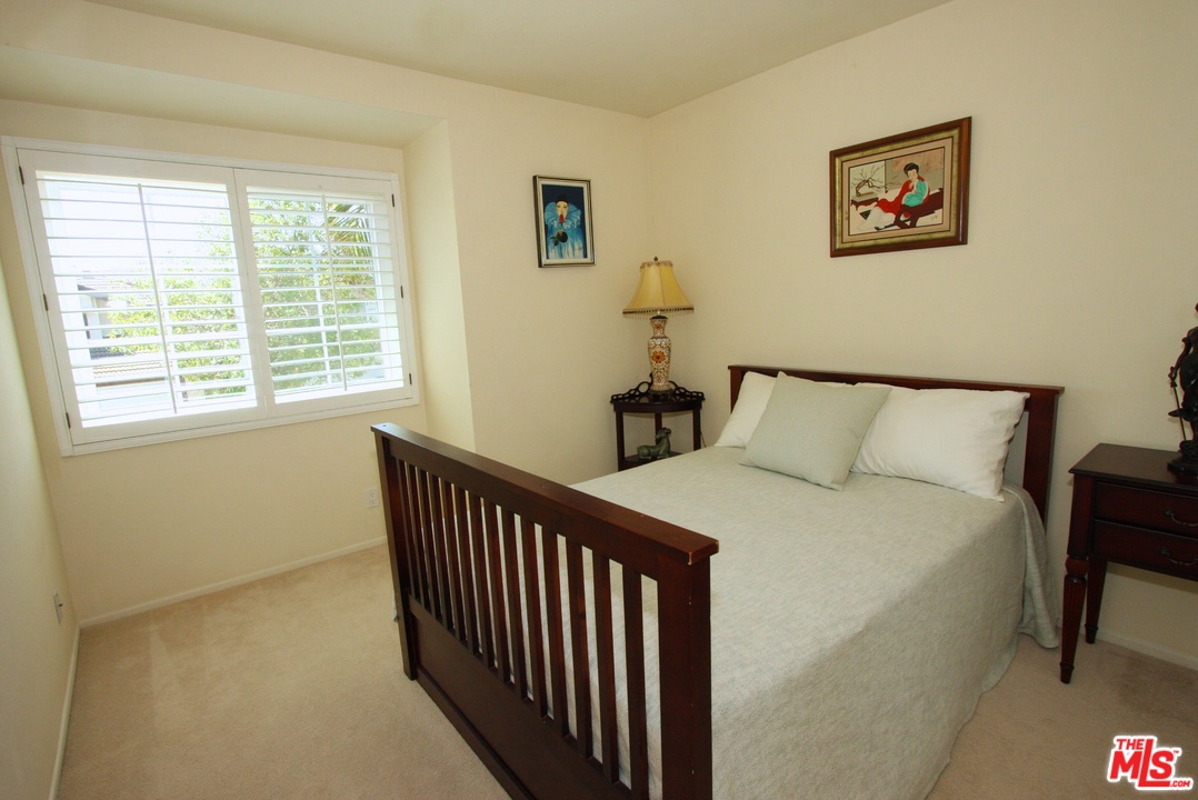 553 Fairfield Road Simi Valley, CA 93065 - Photo 26 of 49 a bedroom with bed and a window