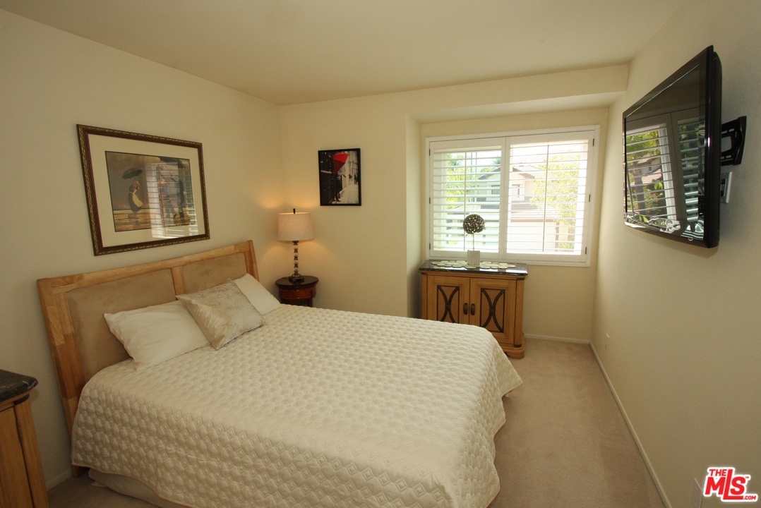 553 Fairfield Road Simi Valley, CA 93065 - Photo 27 of 49 a bedroom with a bed and a window