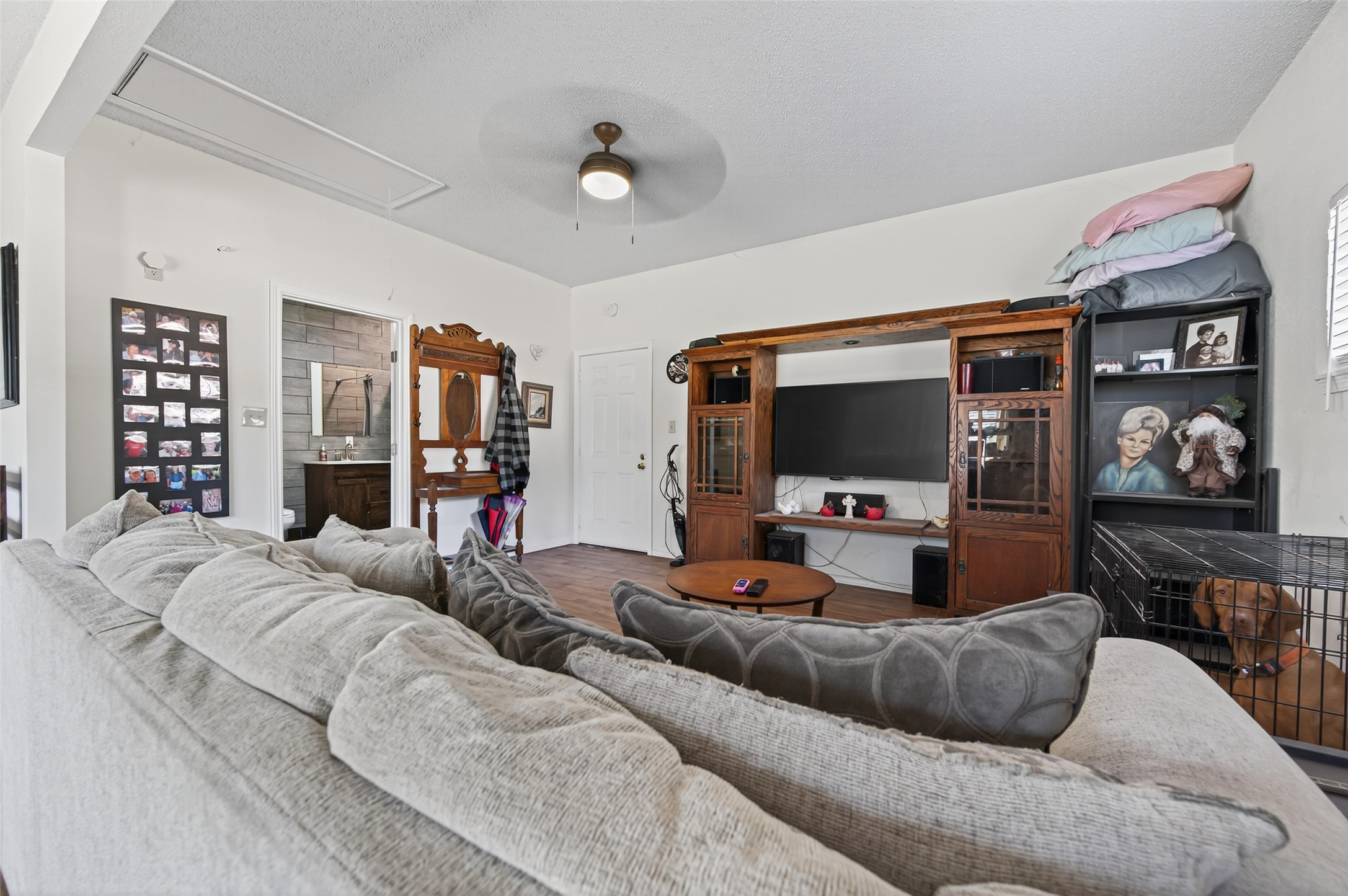 204 King Drive Columbus, TX 78934 - Photo 30 of 50 a living room with furniture and a flat screen tv