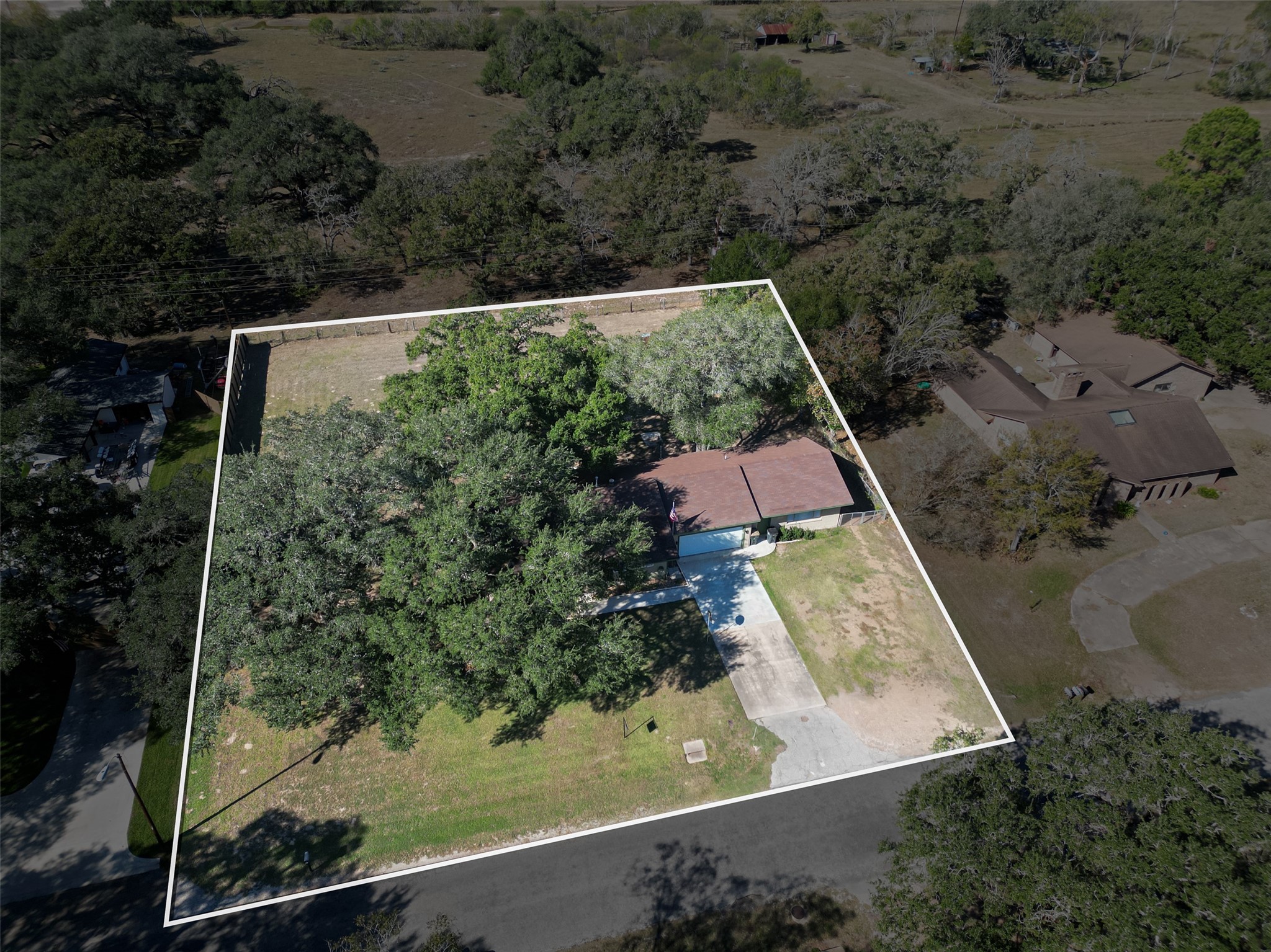 204 King Drive Columbus, TX 78934 - Photo 43 of 50 an aerial view of house with yard
