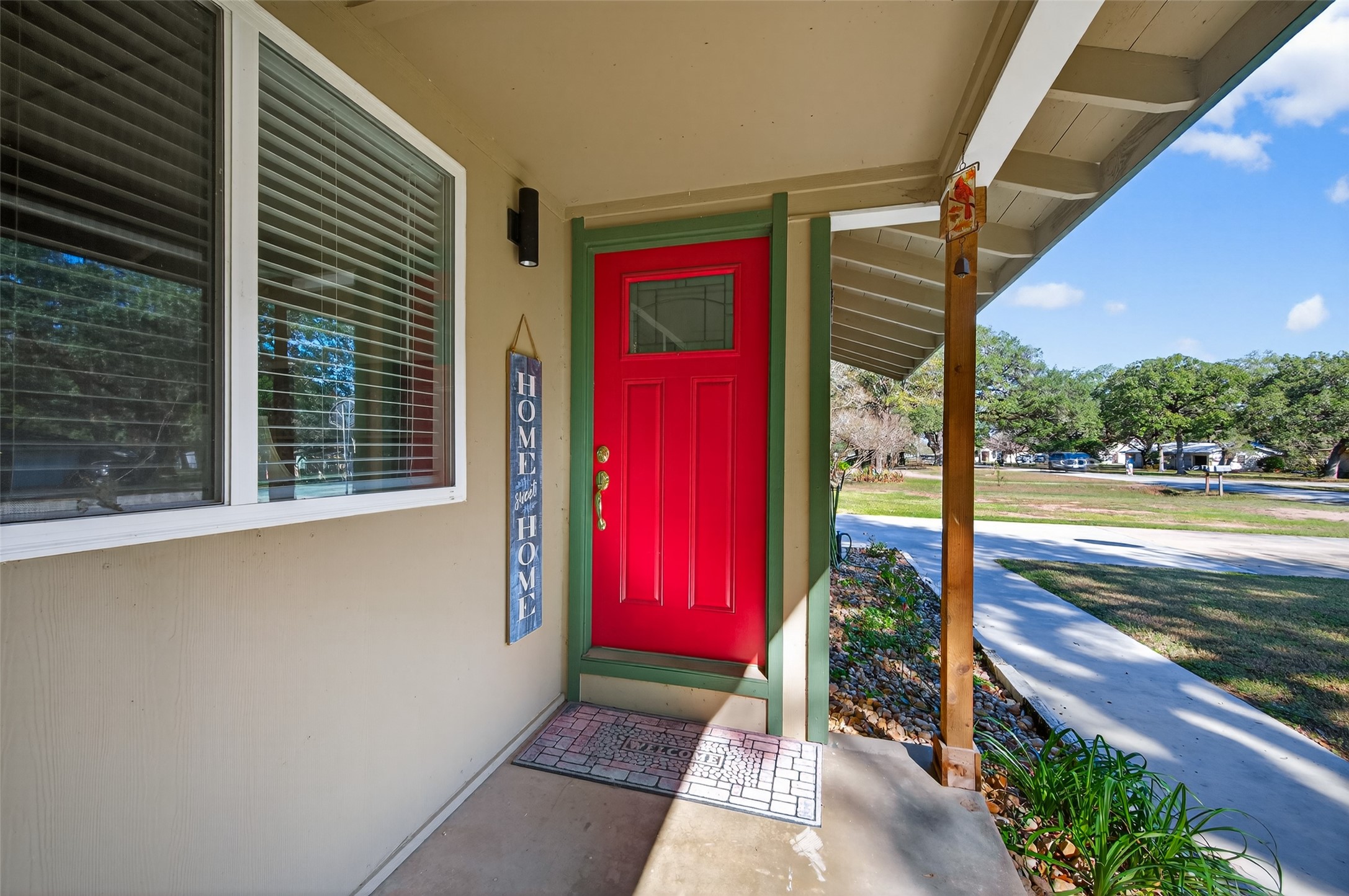 204 King Drive Columbus, TX 78934 - Photo 5 of 50