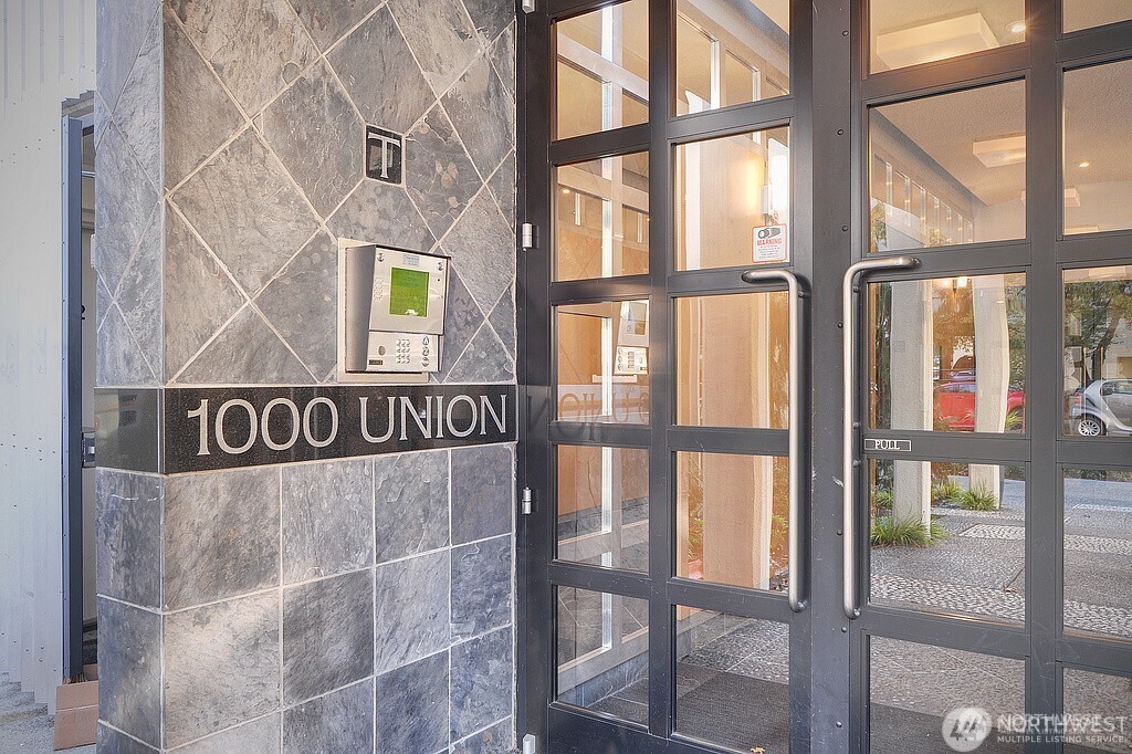 1000 Union Street, Unit PHD Seattle, WA 98101 - Photo 31 of 40