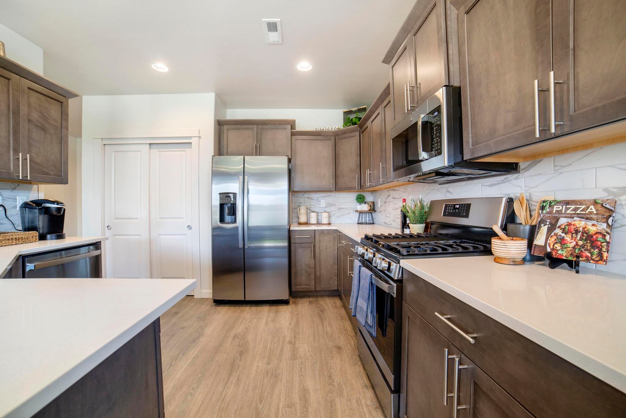 780 North McKinney Rnch Road, Unit LOT #125 Sisters, OR 97759 - Photo 16 of 21 Hudson - New Kitchen