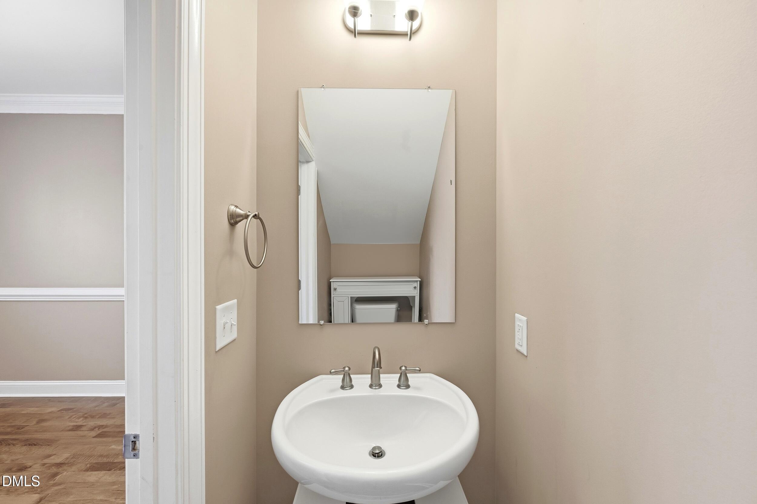 302 Brook Chase Lane Durham, NC 27705 - Photo 8 of 53 037