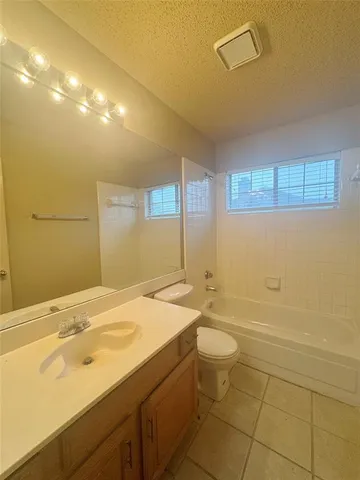 $1,995 | 1600 Weatherstone Drive, DeSoto, TX 75115