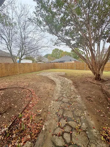 $1,995 | 1600 Weatherstone Drive, DeSoto, TX 75115