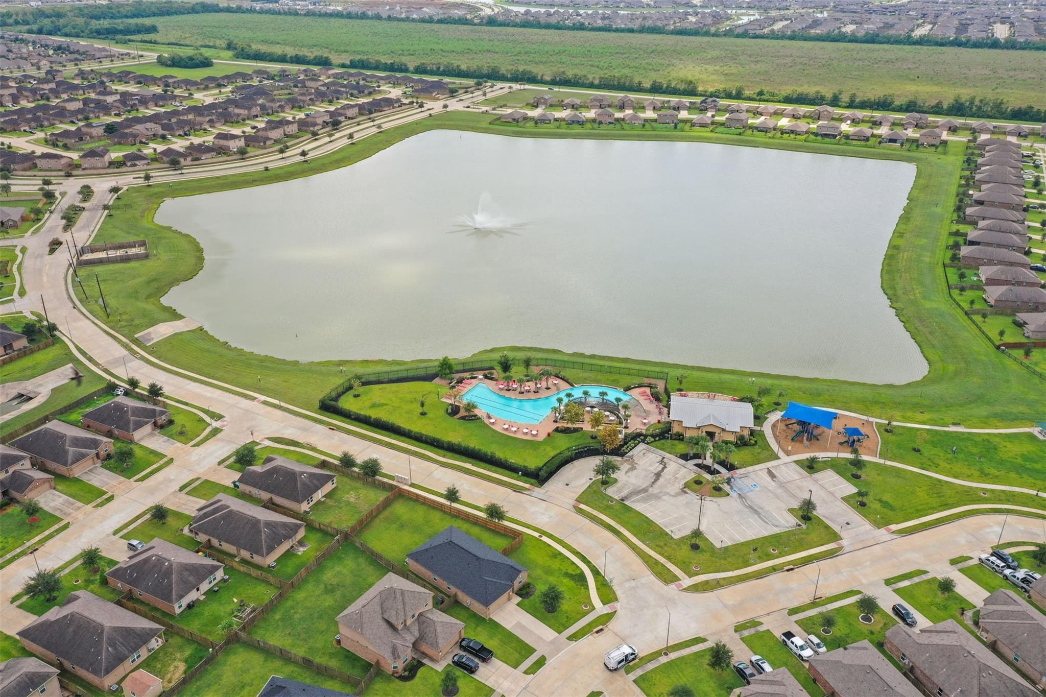 1802 Opal Peach Drive Rosharon, TX 77583 - Photo 28 of 35 view of an outdoor space and garden view