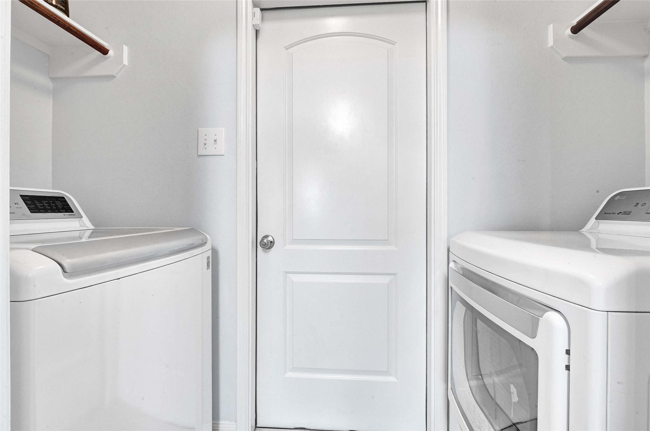 1802 Opal Peach Drive Rosharon, TX 77583 - Photo 34 of 35 a utility room with dryer and washer