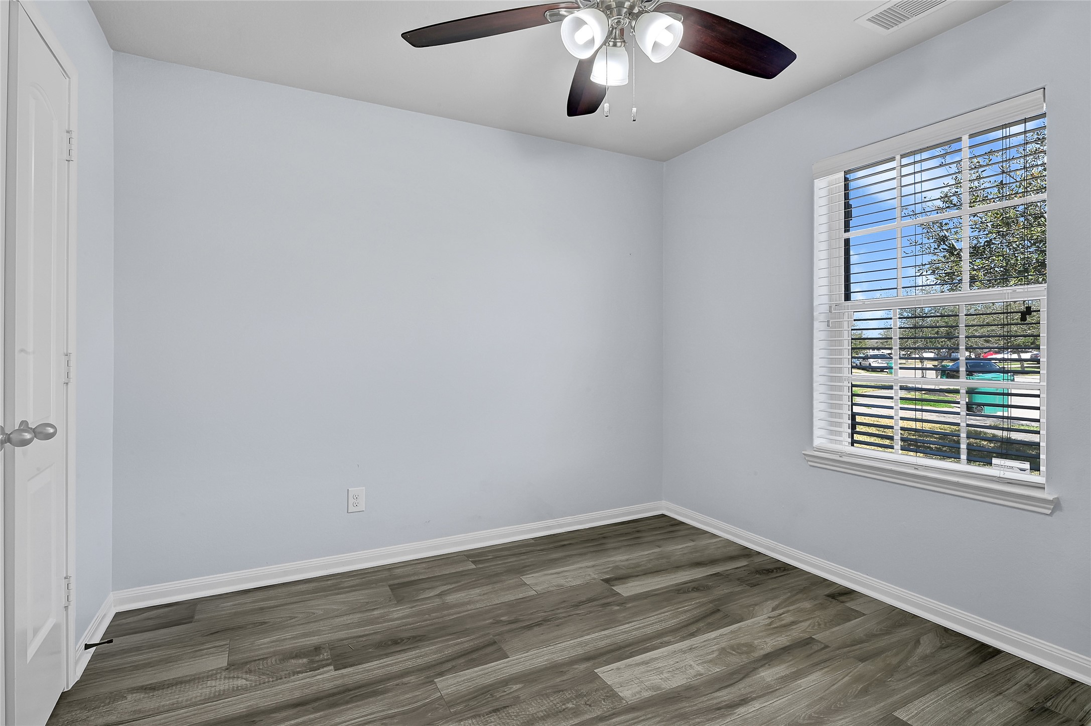 1802 Opal Peach Drive Rosharon, TX 77583 - Photo 4 of 35 an empty room with wooden floor and windows
