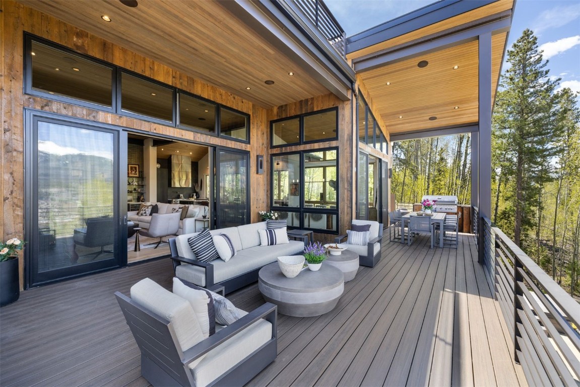 194 Angler Mountain Ranch Road Silverthorne, CO 80498 - Photo 19 of 50 a living room with furniture