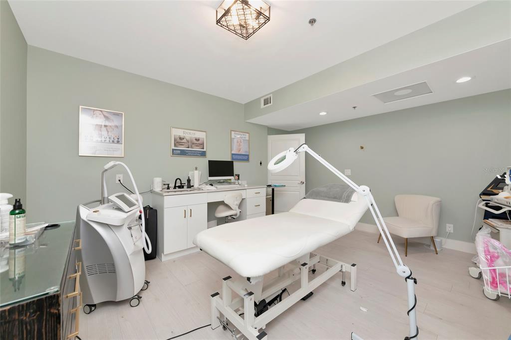 1345 2nd Street Sarasota, FL 34236 - Photo 49 of 98 a living room with furniture and a clock