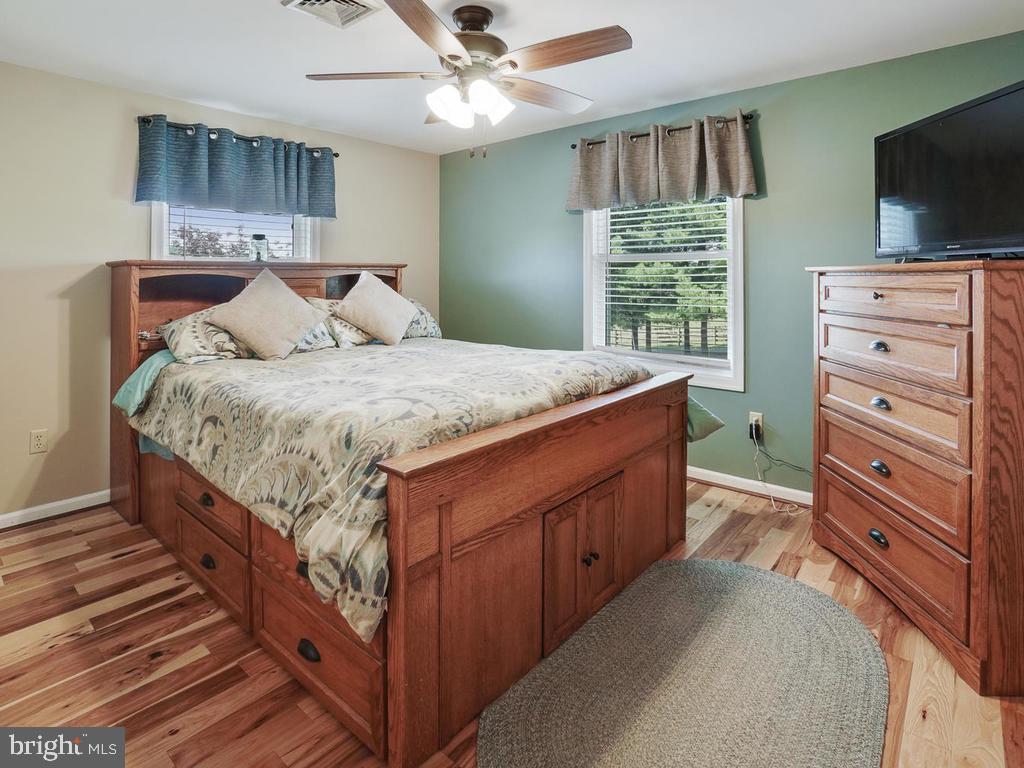 6901 Green Valley Road New Market, MD 21774 - Photo 14 of 45 Owner Suite w/ Private Full Bathroom