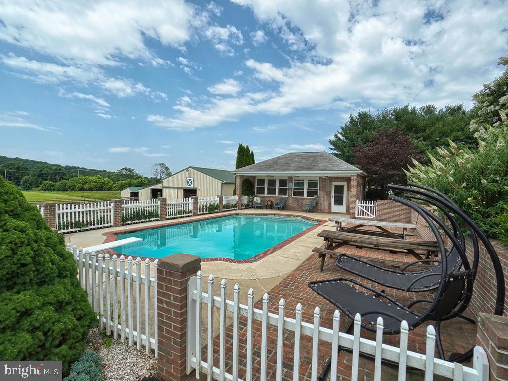 6901 Green Valley Road New Market, MD 21774 - Photo 29 of 45 In-ground Pool with Brock Pool House w/ Full Bath