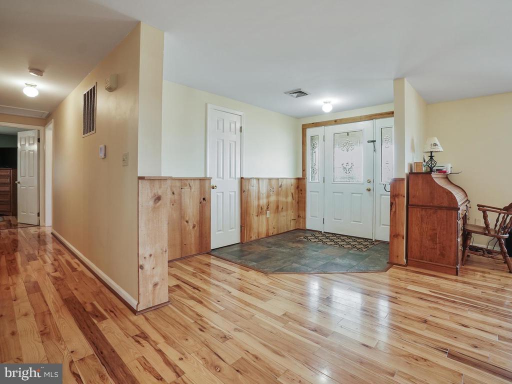 6901 Green Valley Road New Market, MD 21774 - Photo 4 of 45 Entry Way