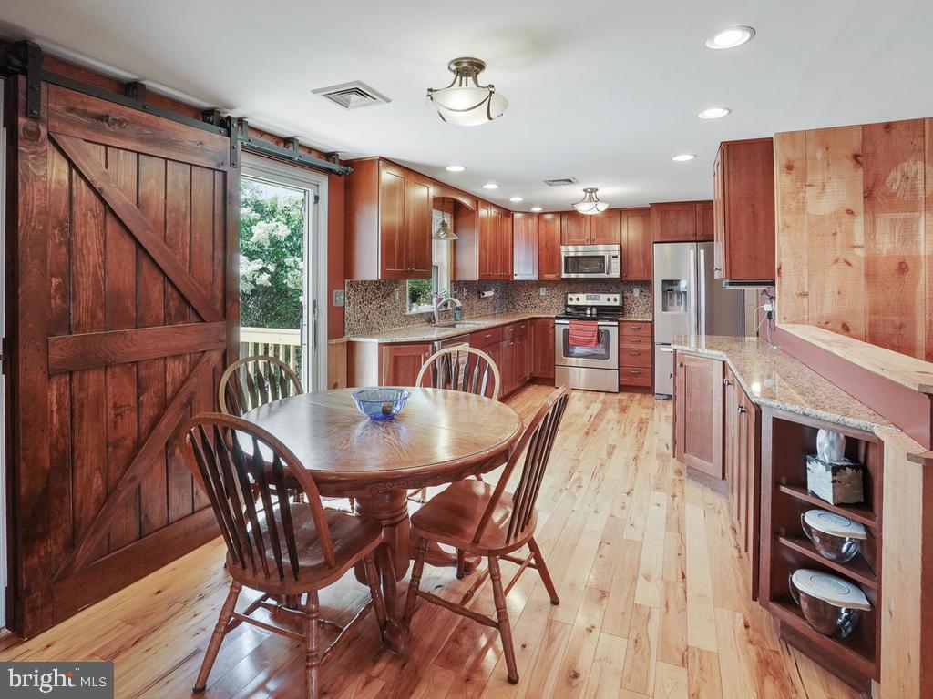 6901 Green Valley Road New Market, MD 21774 - Photo 9 of 45 Breakfast Area in Kitchen