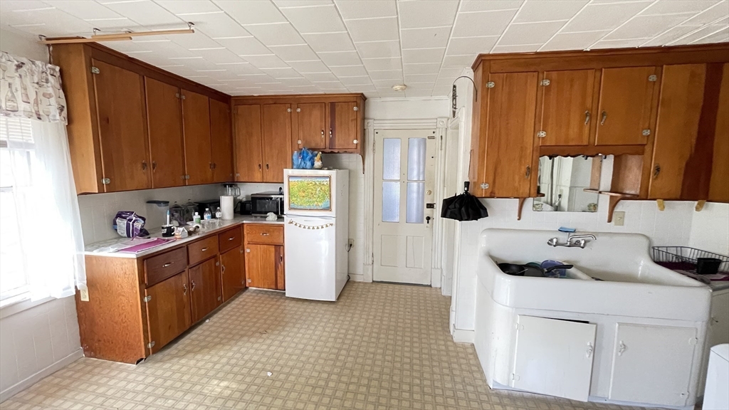 755 Grattan Street Chicopee, MA 01020 - Photo 21 of 39