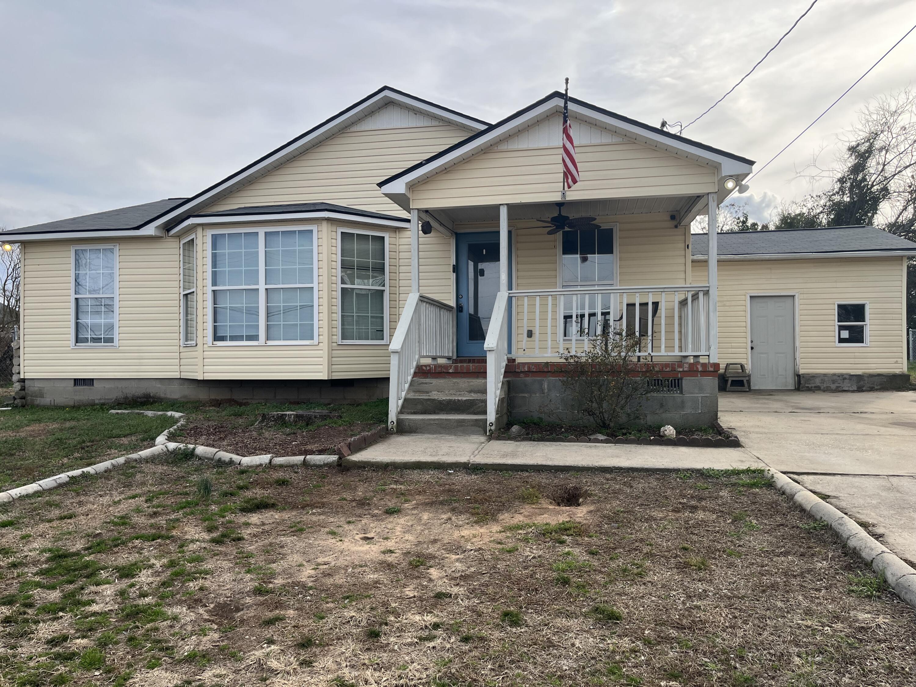 Brown Rd Front porch